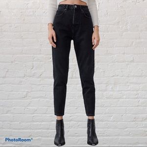 NWT Zara High-Waisted Mom Jeans in Black